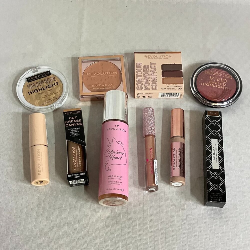 Revolution 10 Set Makeup Kit – Highlighter, Concealer, Mist, Powder & More
